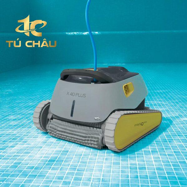 ProductLifestyle_Dolphin_X40Plus_under-water_1000x1000-600x600